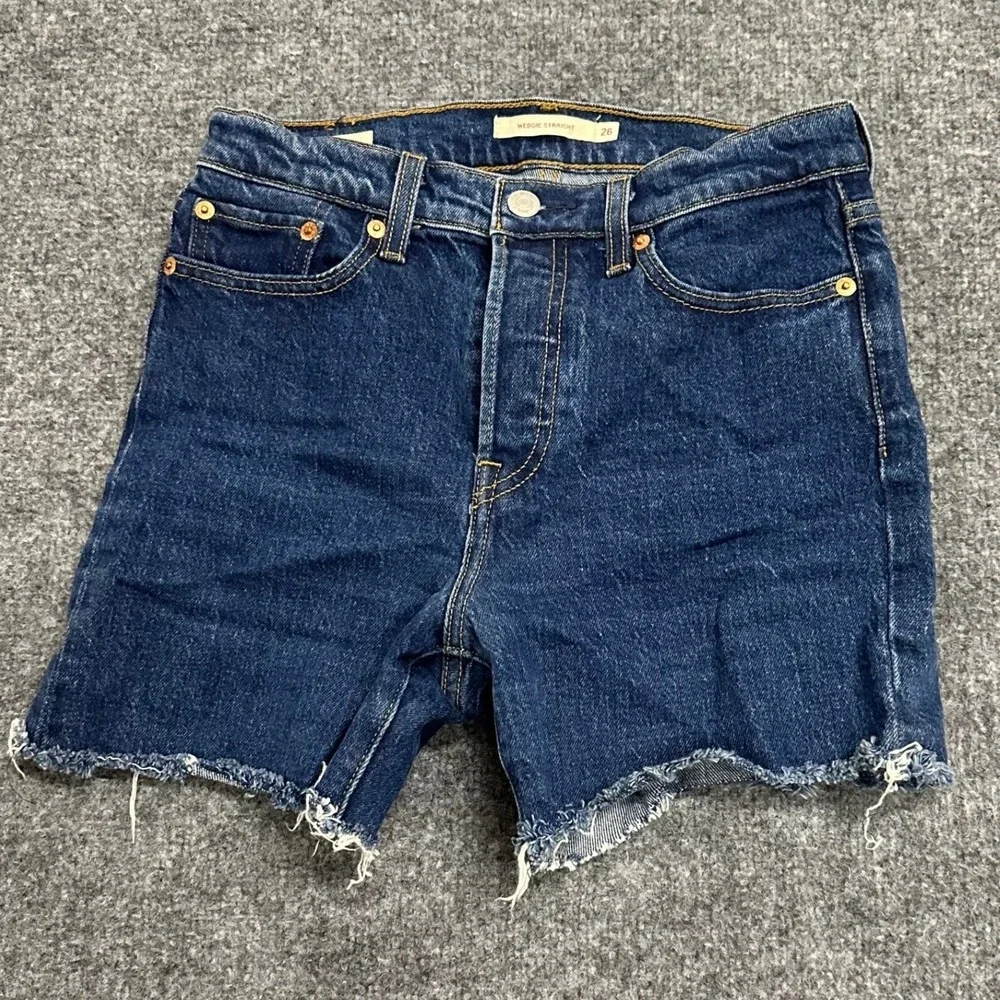 Levi's Shorts Womens Size 26 Blue Wedgie Straight Raw Hem Denim High Rise Casual